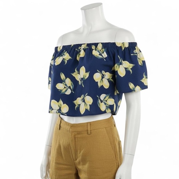 Sweet wanderer Tops - Sweet wanderer Short bell sleeves Lemon print crop top in Blue